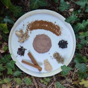 Poudre de cacao cru pour boisson : Sucre de canne complet, maca, cannelle, gingembre, cardamome, poivre noir et girofle - 150g