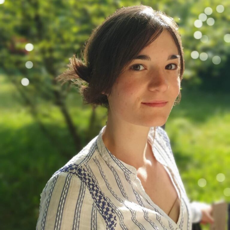 Charlotte Bourdenet, thérapeute psycho-corporelle à Dijon.